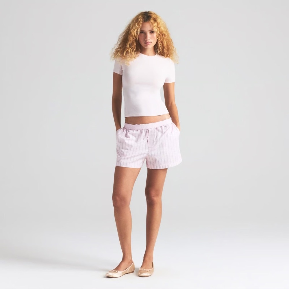 NWT SKIMS Cotton Poplin Short in Pale Pink Pencil Stripe; Size S - Picture 2 of 6